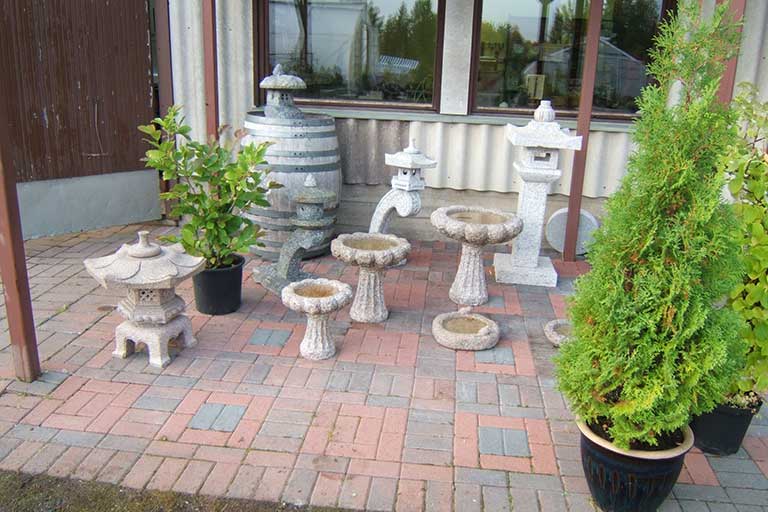 Vesielementit ja graniittiset vesilähteet puutarhaan