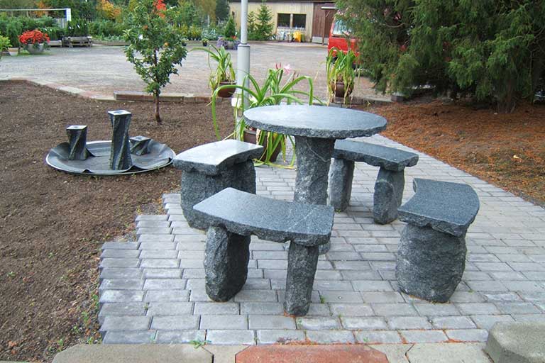 Japanilaista tyyliä inspiroivia kivikoristteita