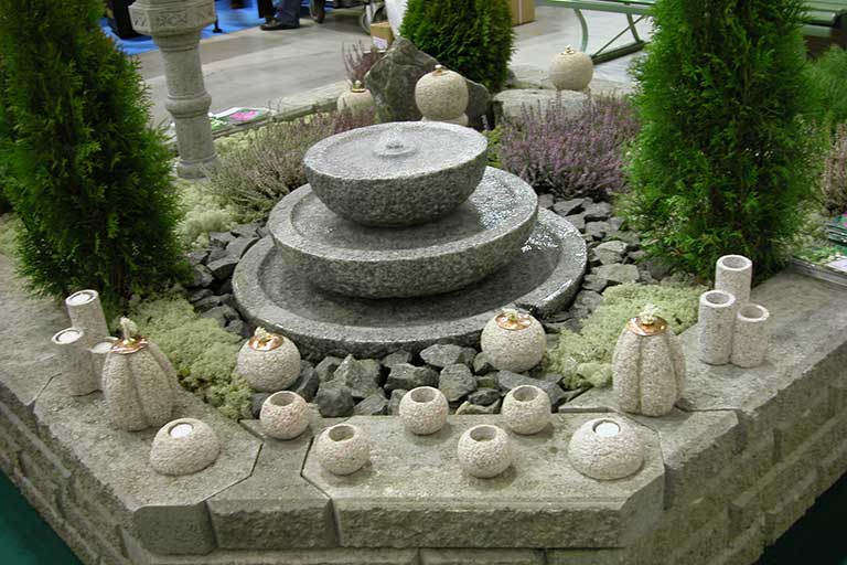 Zen-tyylinen puutarhasuunnittelu graniittielementeillä